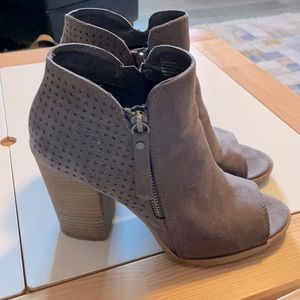 Gray ankle boot with heel. Size 8.5.